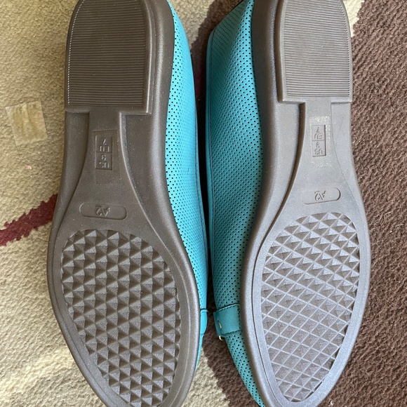 PRICE DROP! AEROSOLES A2 Ballet Flats - Blue with Gold Buckle - Size 9M - Picture 9 of 14